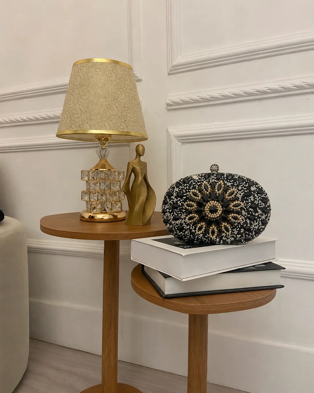 CLUTCH OVAL COM PEDRARIAS - Preto