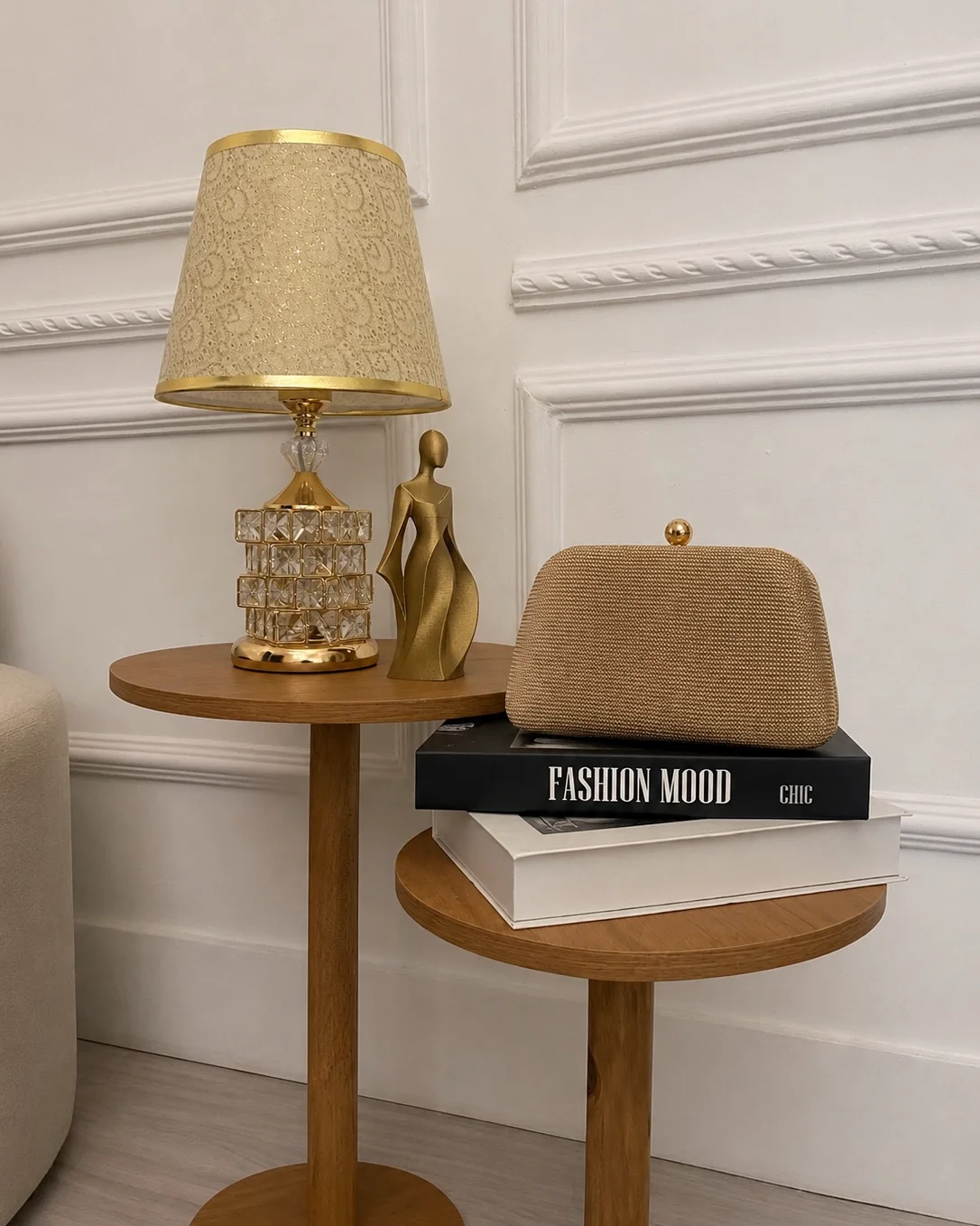 CLUTCH TRAPÉZIO TEXTURIZADA DOURADA